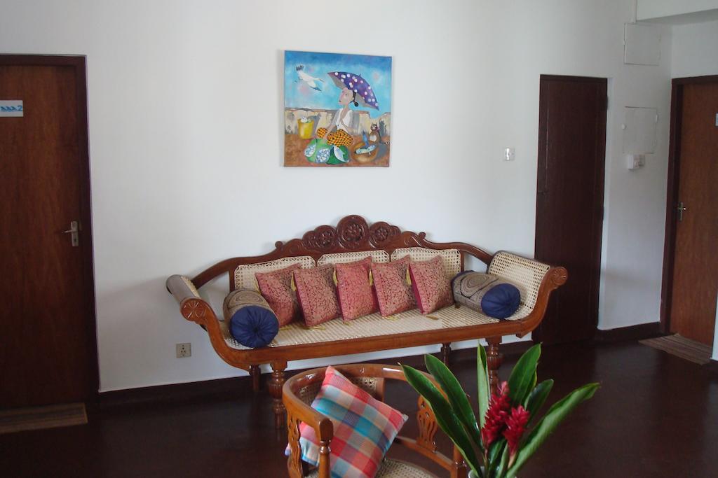 Blue Seas Guest House Dehiwala-Mount Lavinia Exterior foto